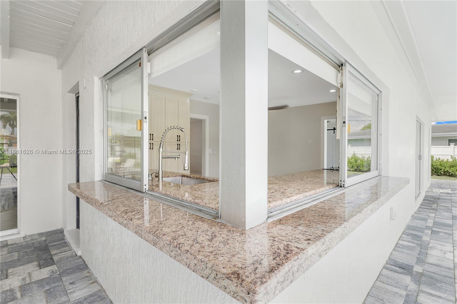 GALE RANCH ESTS - Residential