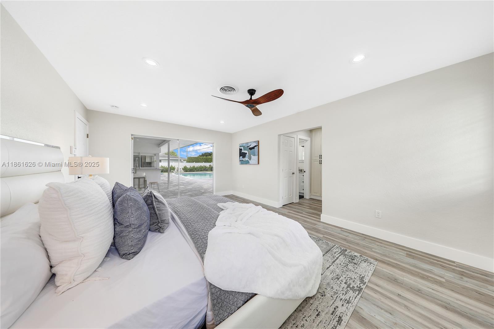 GALE RANCH ESTS - Residential