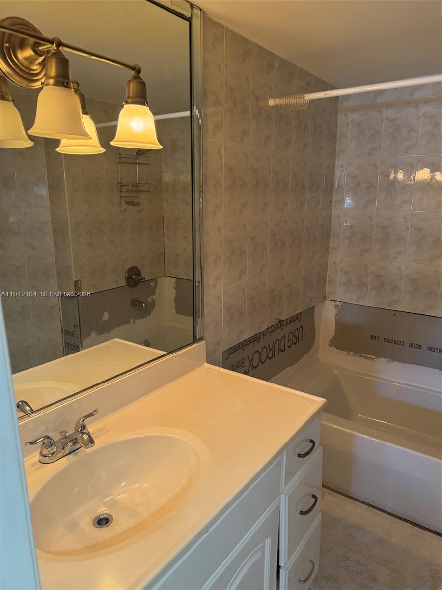 BLEAU FONTAINE CONDO #3 - Residential