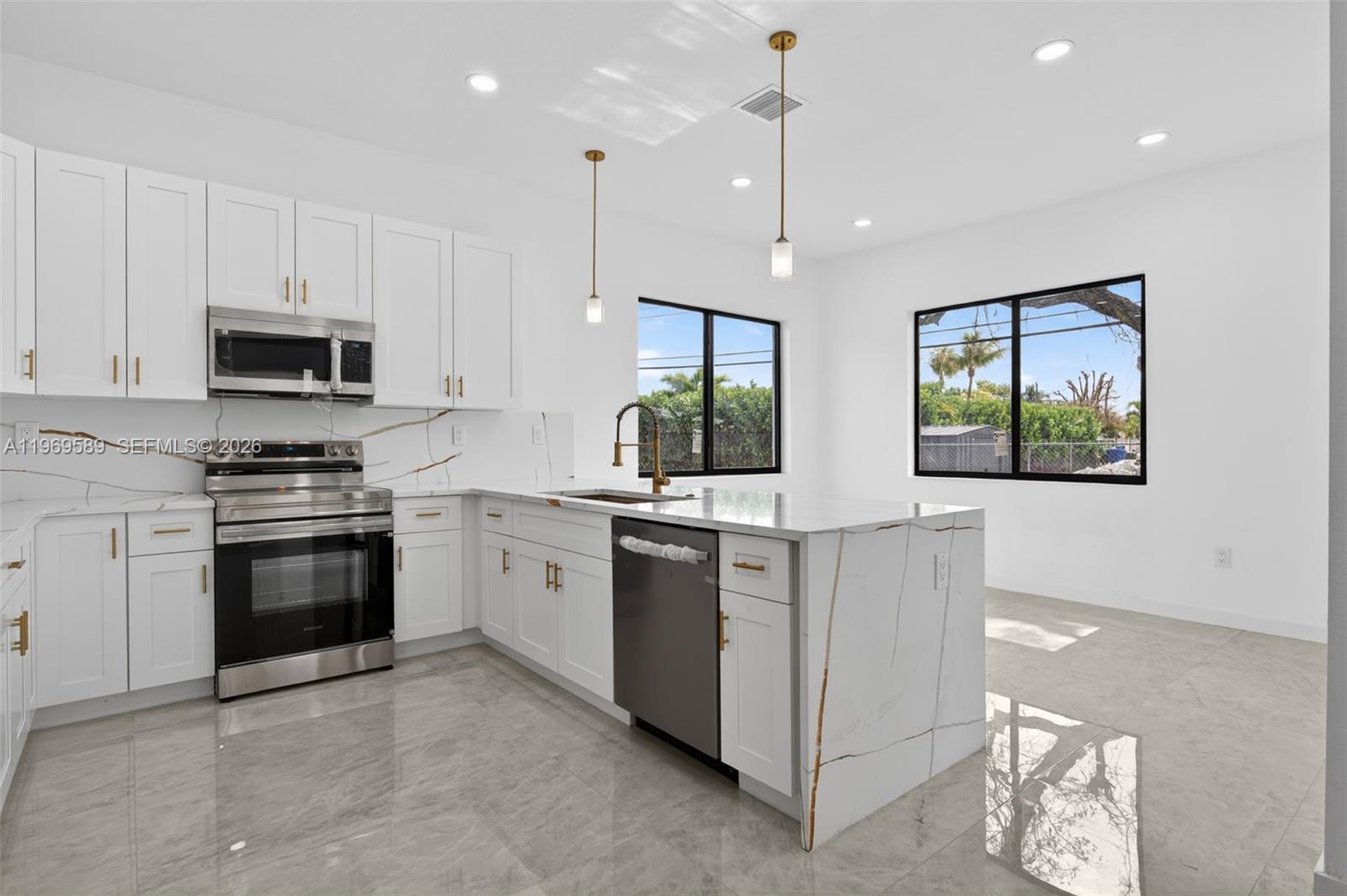 GOLDEN RIDGE - Residential