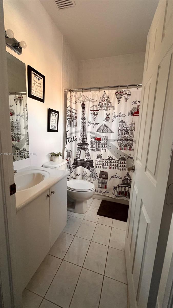 VILLAS AT HARBOR ISLES CO - Residential