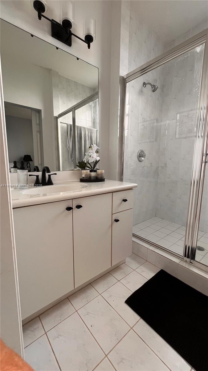 VILLAS AT HARBOR ISLES CO - Residential