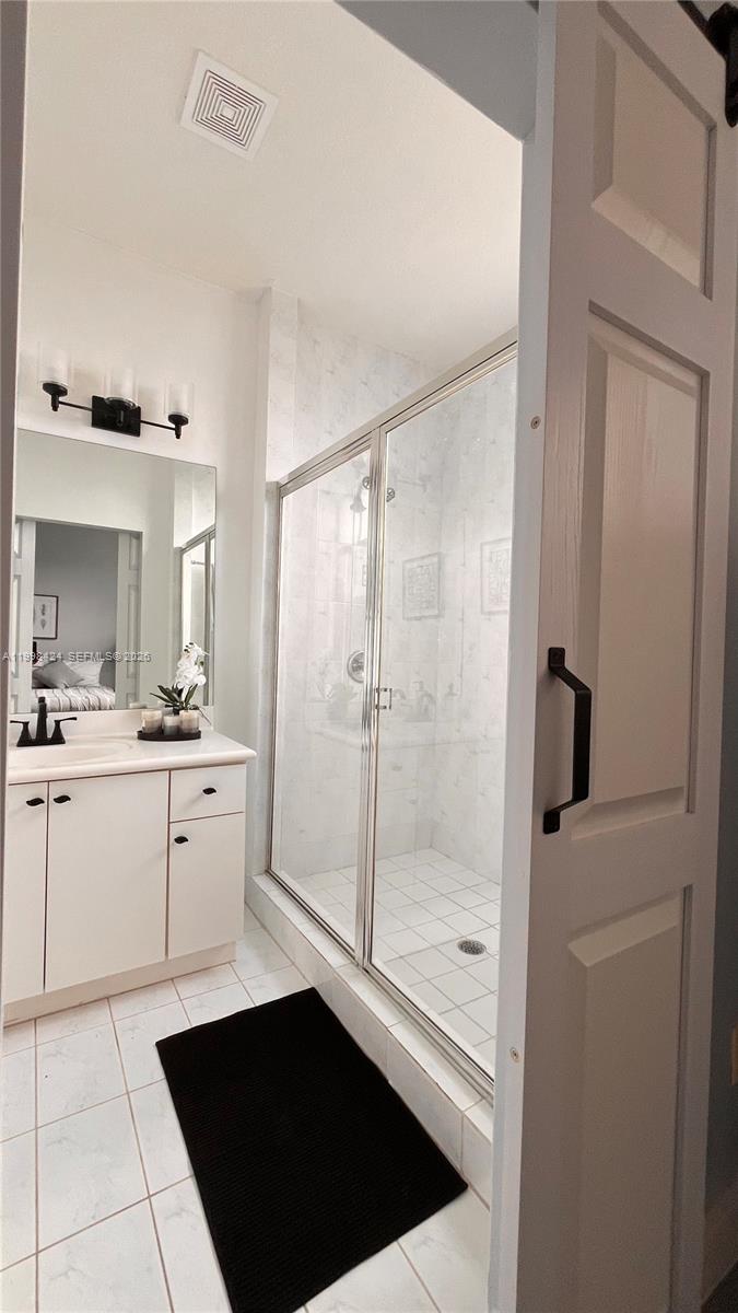 VILLAS AT HARBOR ISLES CO - Residential