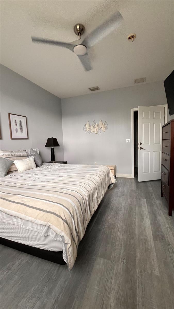 VILLAS AT HARBOR ISLES CO - Residential