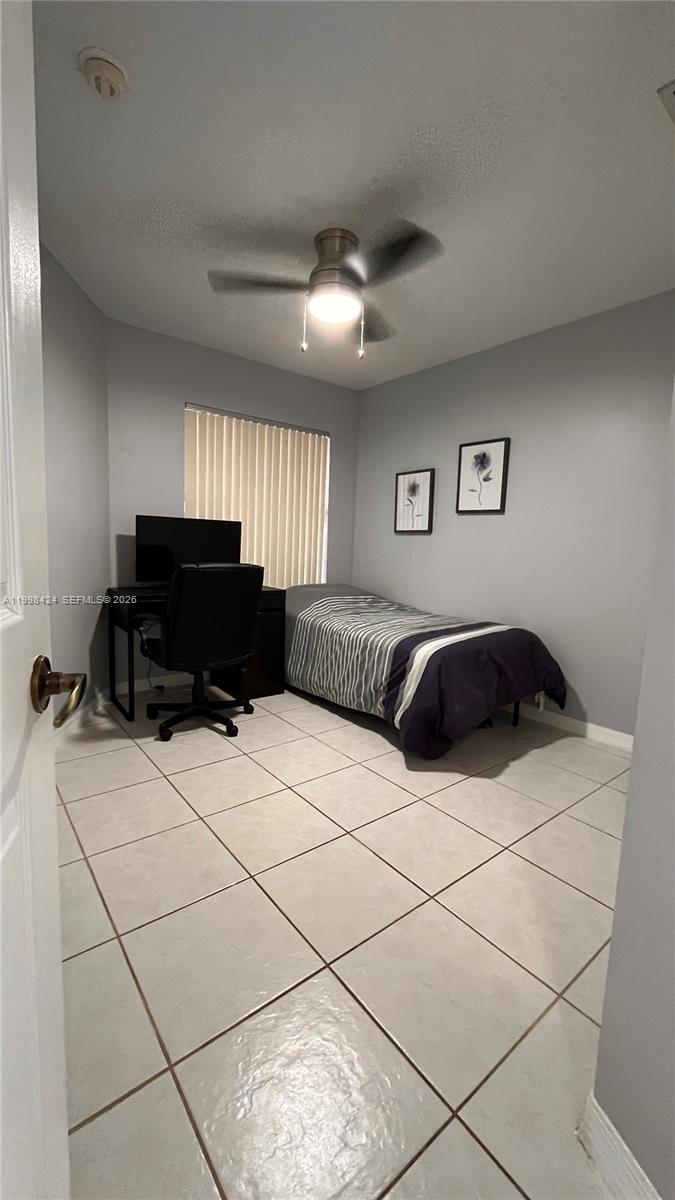 VILLAS AT HARBOR ISLES CO - Residential