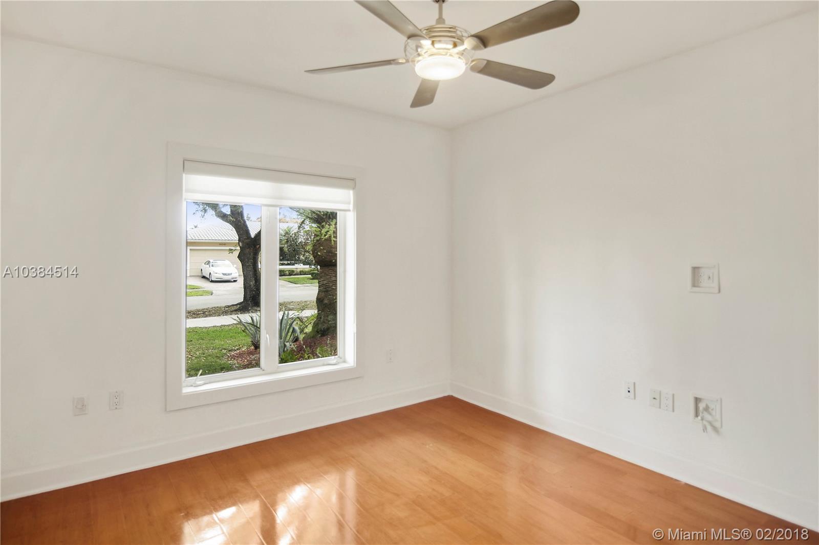 MIAMI LAKES - LOCH LOMOND - Residential