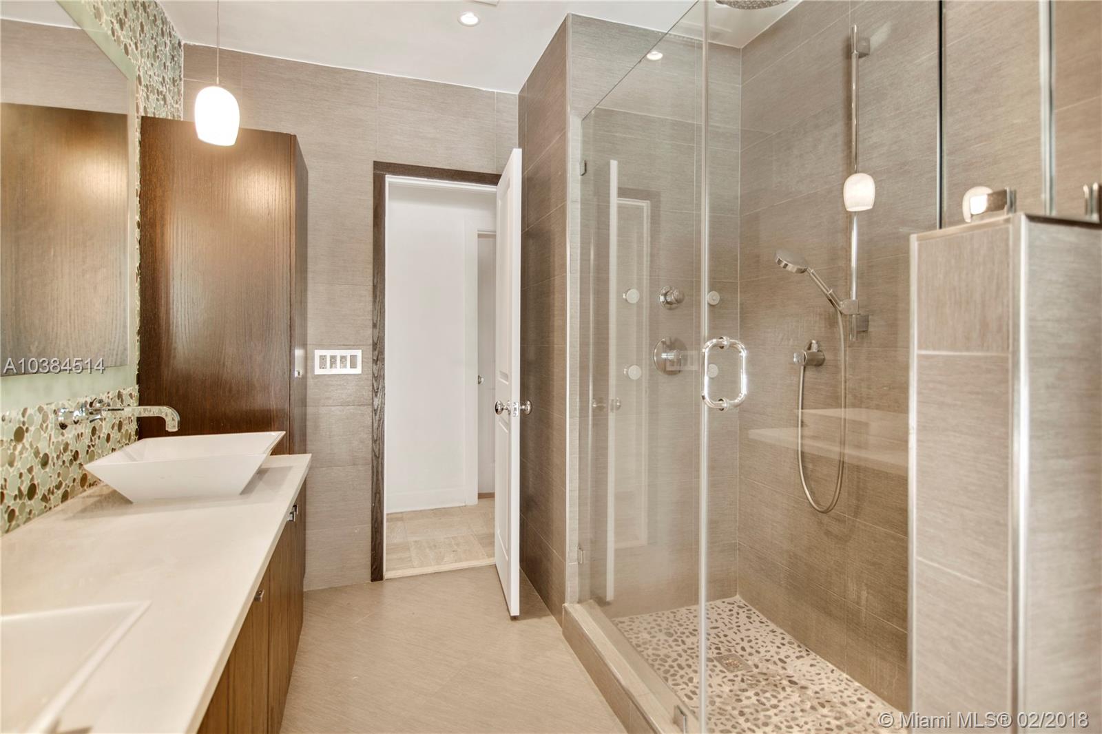 MIAMI LAKES - LOCH LOMOND - Residential