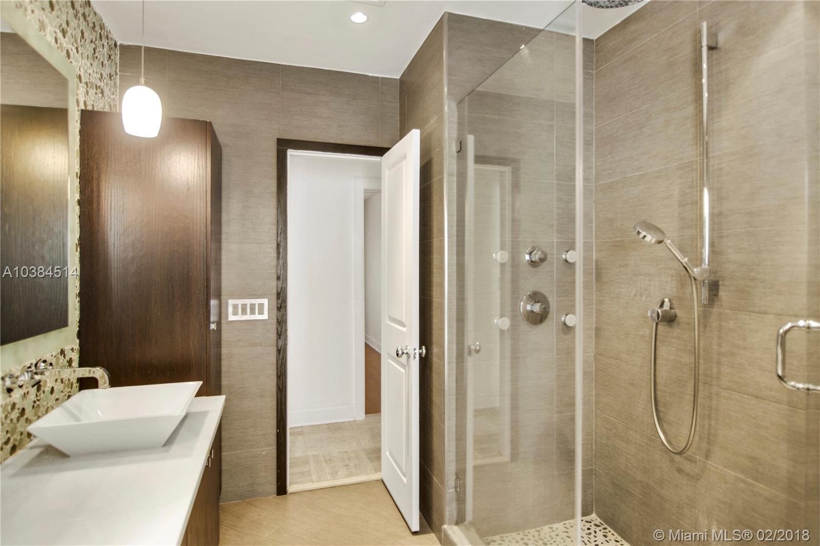 MIAMI LAKES - LOCH LOMOND - Residential