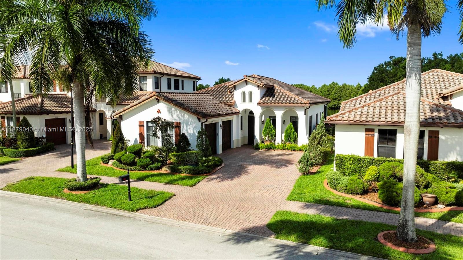 If you are searching for a single-family home with breathtaking water views of a natural reserve in the highly sought-after community of Monterra, your search ends here.
This luxury residence boasts numerous upgrades, including impact windows, hurricane-rated doors, elegant wood floors, and an air-conditioned garage—perfect for creating your own private gym.
The community offers resort-style amenities such as tennis and basketball courts, a state-of-the-art fitness center, dog parks, and much more. Top-rated schools are also nearby, making it an excellent choice for families.
Additionally, the home is equipped with cutting-edge solar panels, recently installed to significantly lower your electric bills.