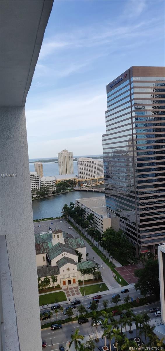 SPECTACULAR 1 BEDROOM IN LUXURY MODERN BUILDING 500 BRICKELL WEST TOWER. STEPS FROM NEW BRICKELL CITY CENTER, FINANCIAL DISTRICT, RESTAURANTS , METRO MOVER AND MUCH MORE.....UNIT HAS WOOD FLOORS AND OPEN VIEWS.