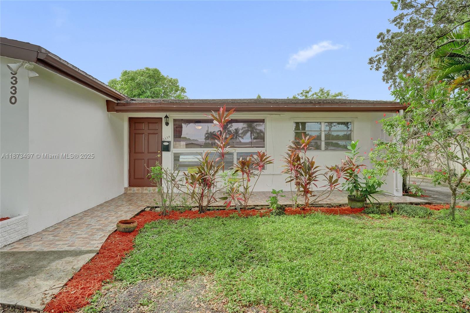 HOLLYWOOD HILLS - Residential