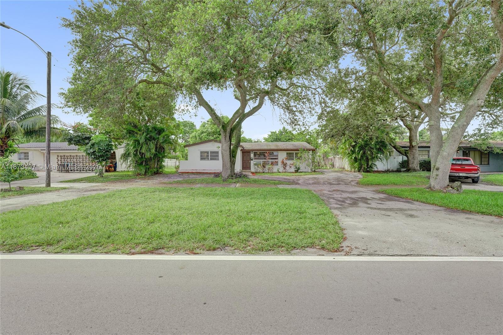 HOLLYWOOD HILLS - Residential