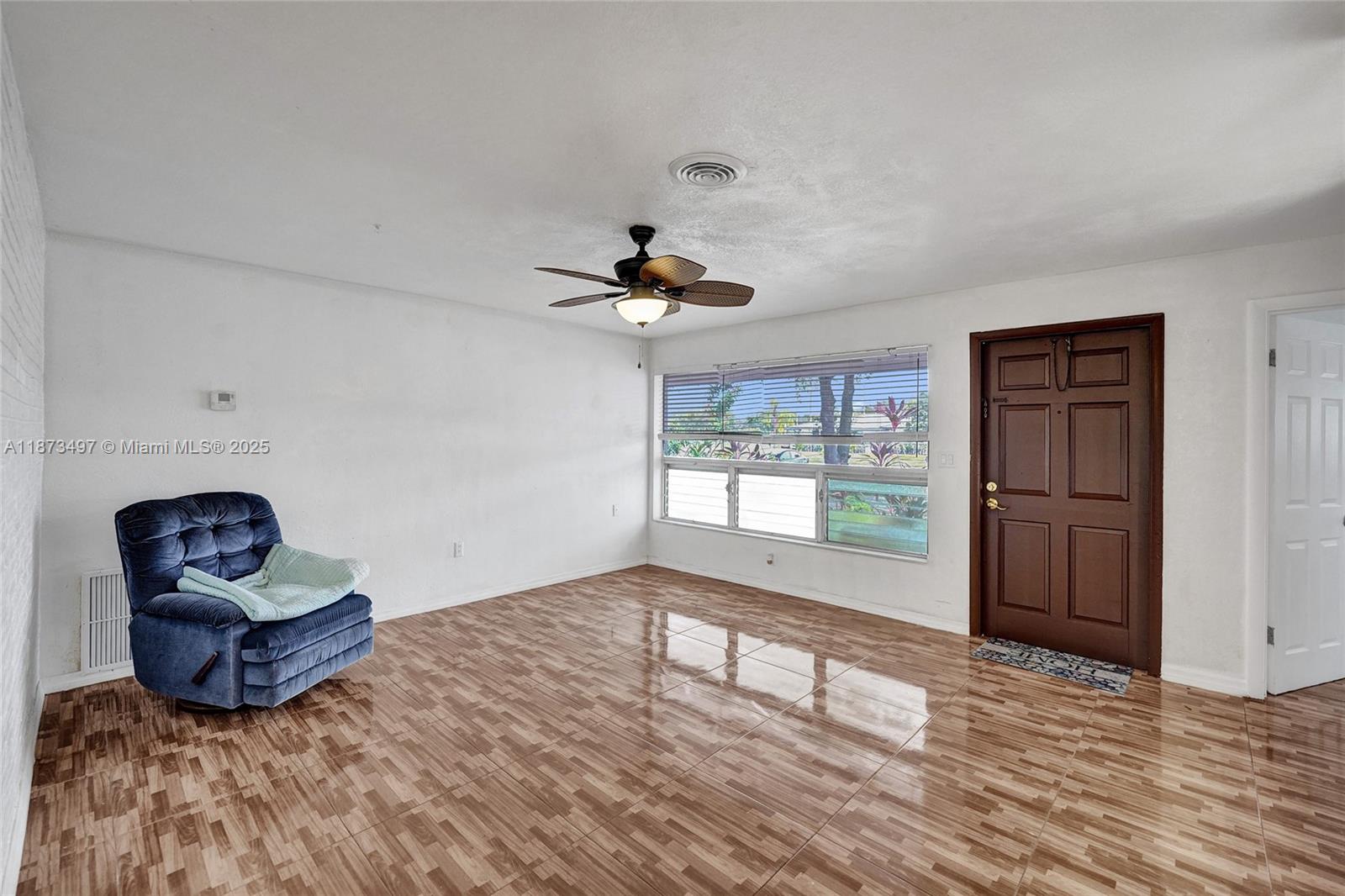 HOLLYWOOD HILLS - Residential