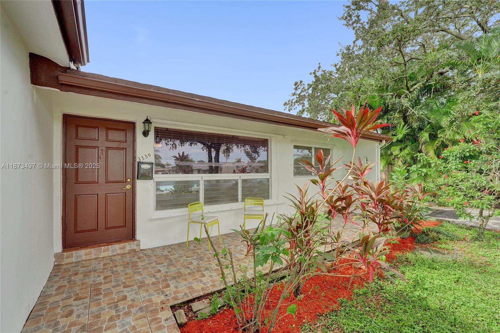 HOLLYWOOD HILLS - Residential