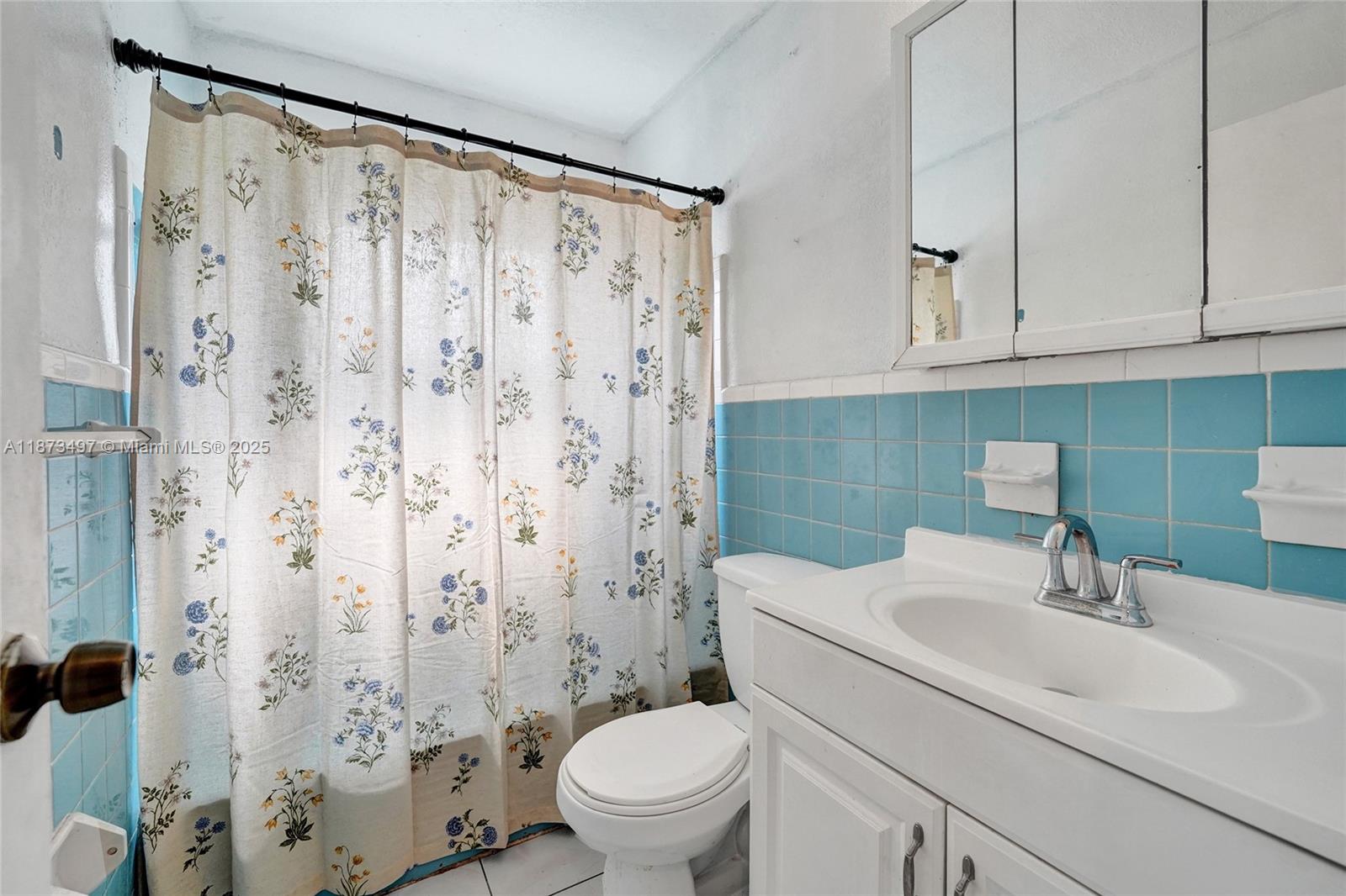 HOLLYWOOD HILLS - Residential