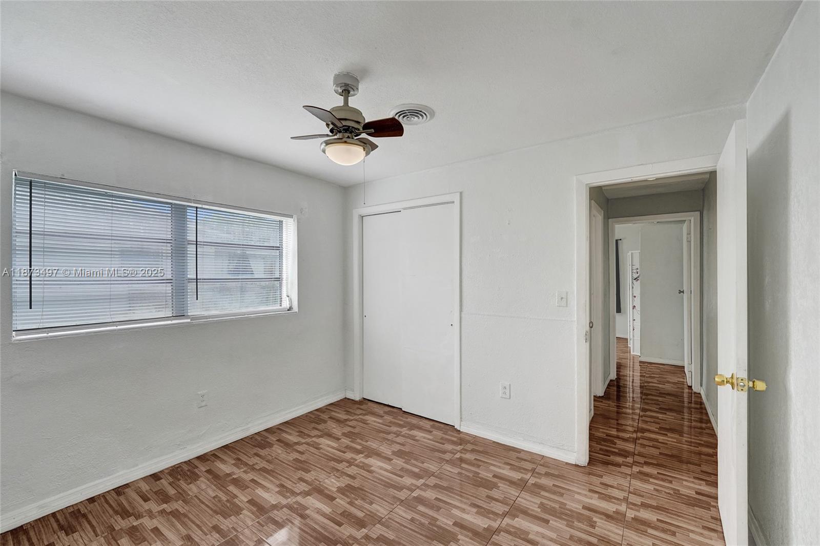 HOLLYWOOD HILLS - Residential