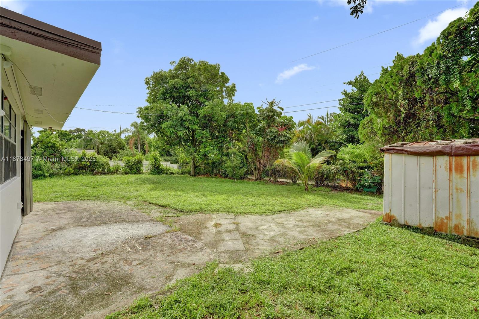 HOLLYWOOD HILLS - Residential