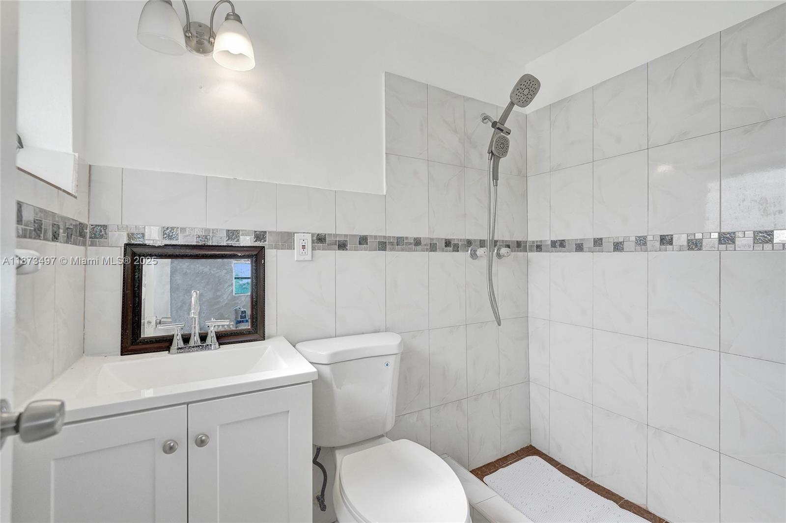 HOLLYWOOD HILLS - Residential