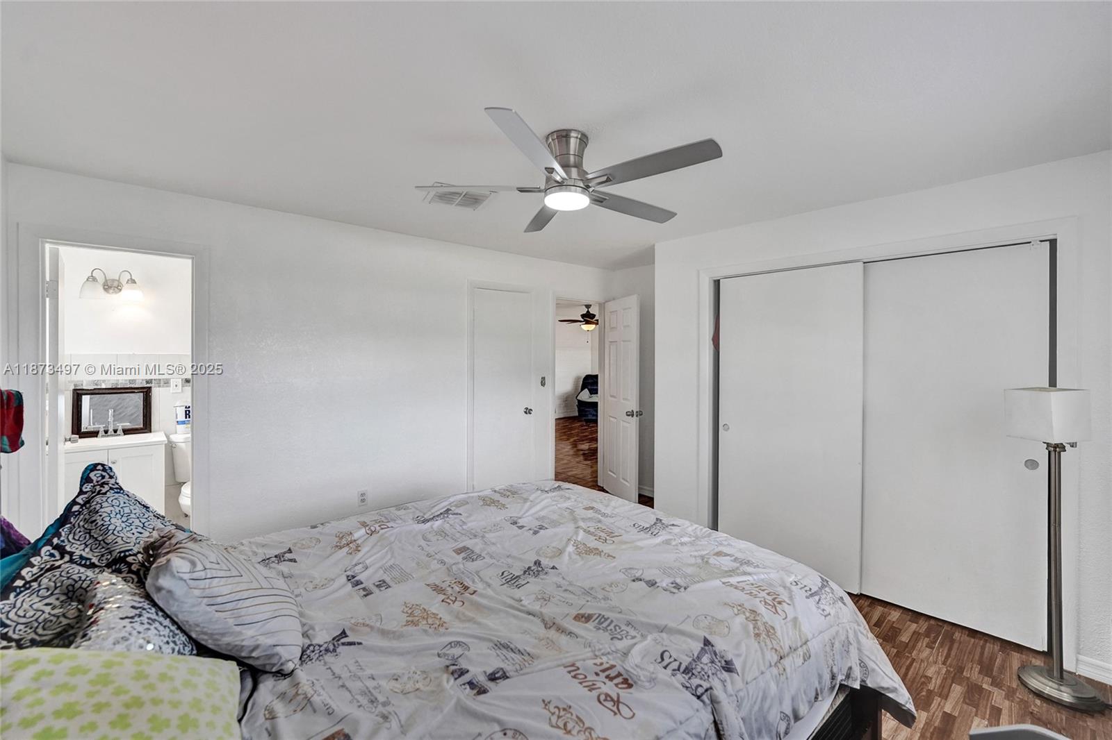 HOLLYWOOD HILLS - Residential