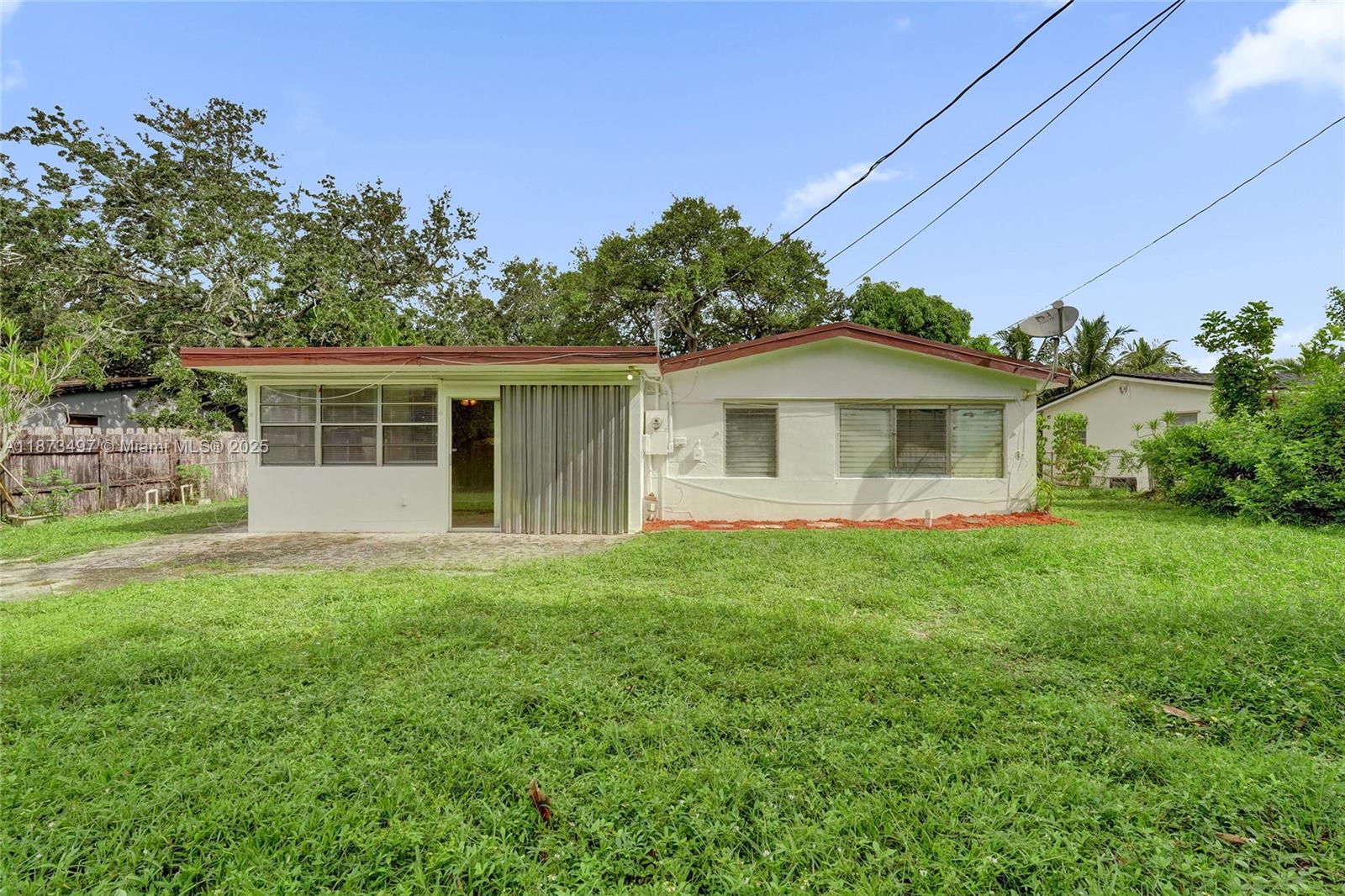 HOLLYWOOD HILLS - Residential