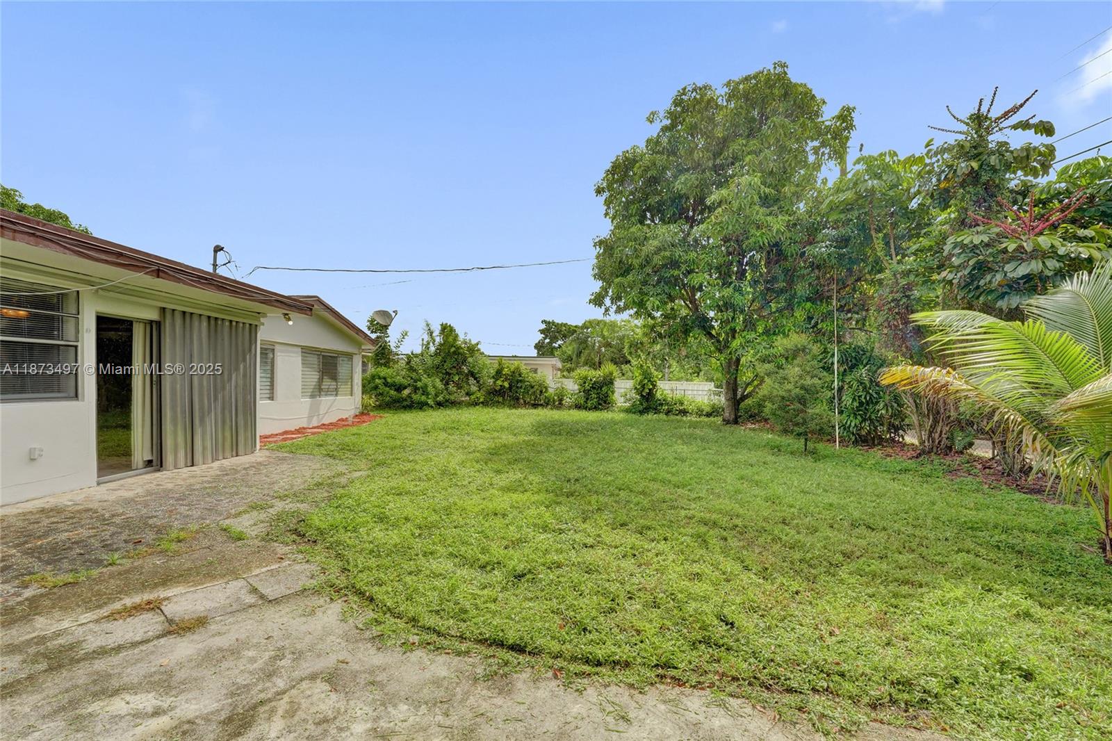 HOLLYWOOD HILLS - Residential