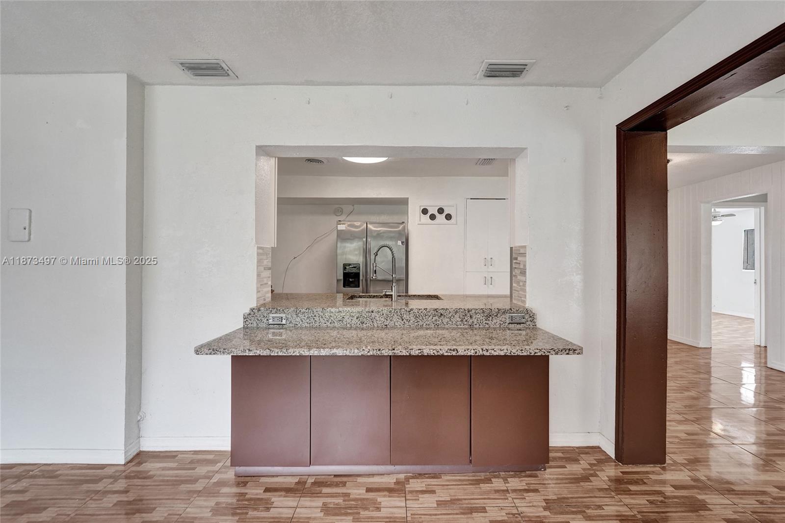 HOLLYWOOD HILLS - Residential