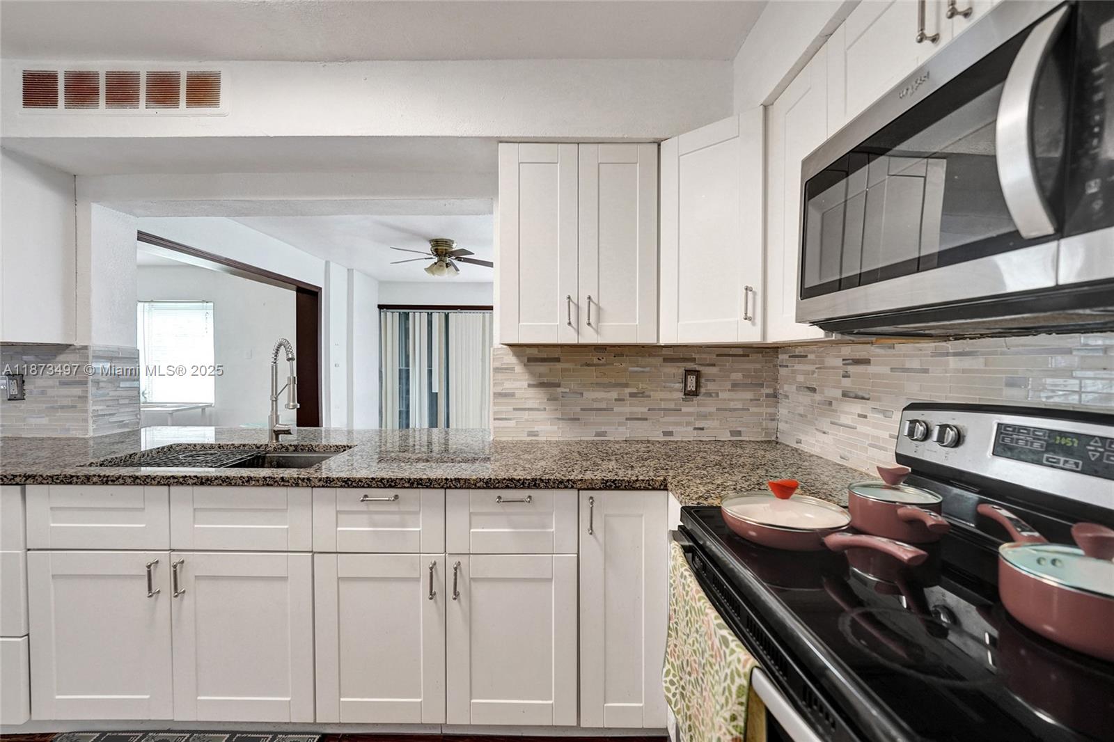 HOLLYWOOD HILLS - Residential