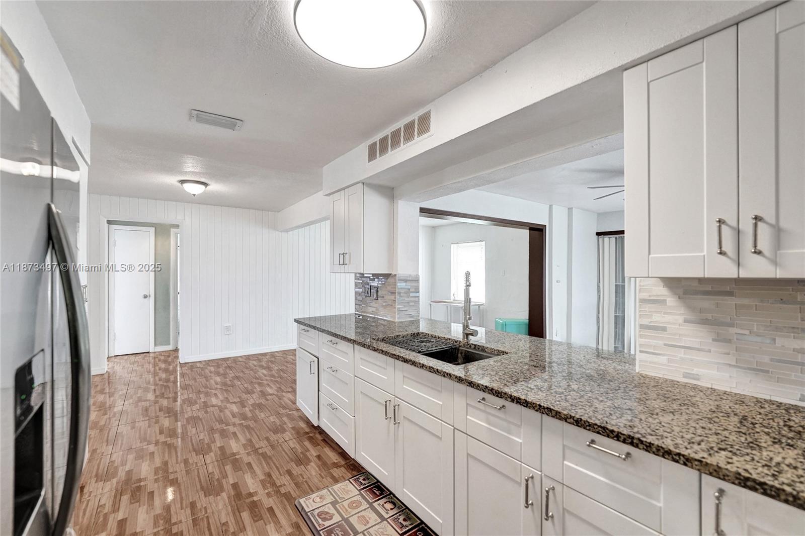 HOLLYWOOD HILLS - Residential