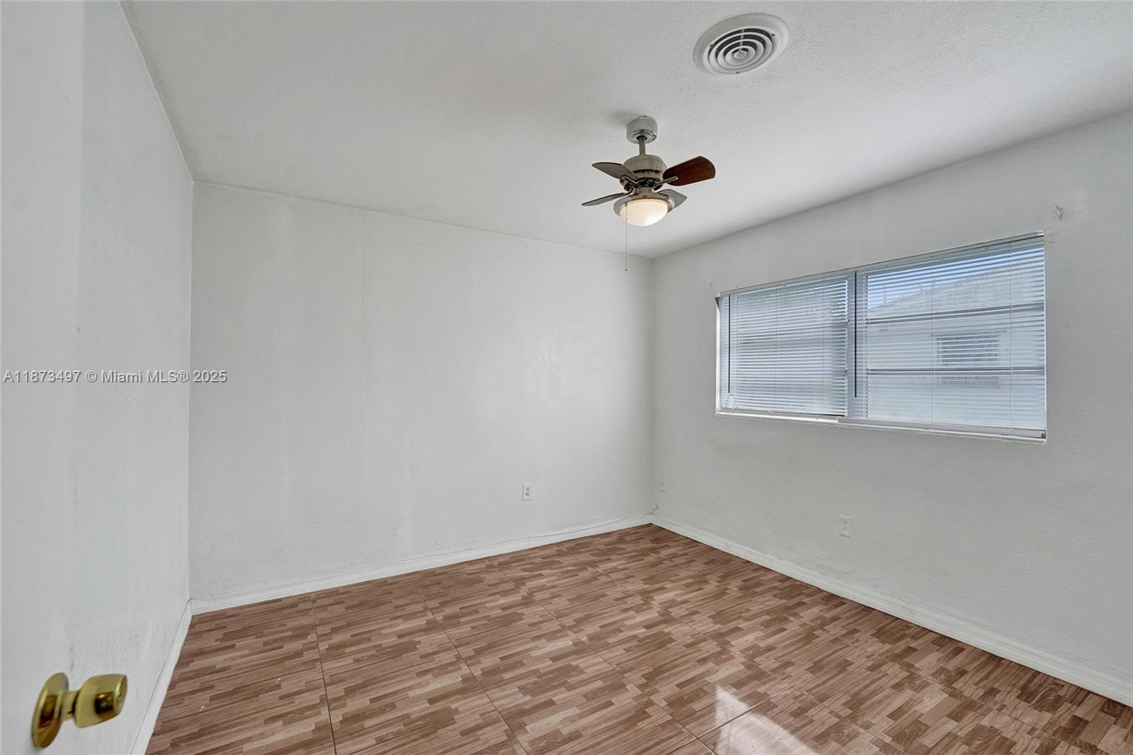 HOLLYWOOD HILLS - Residential