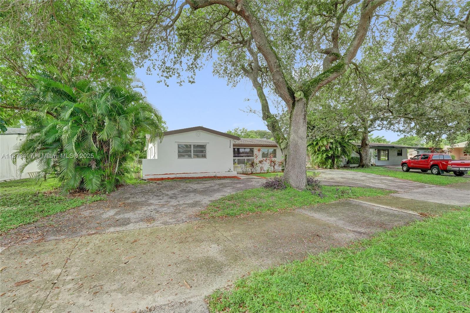 HOLLYWOOD HILLS - Residential