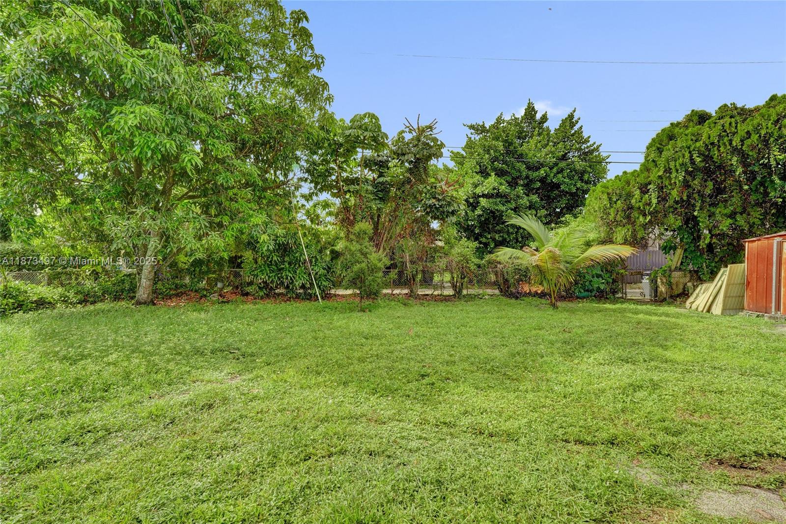 HOLLYWOOD HILLS - Residential