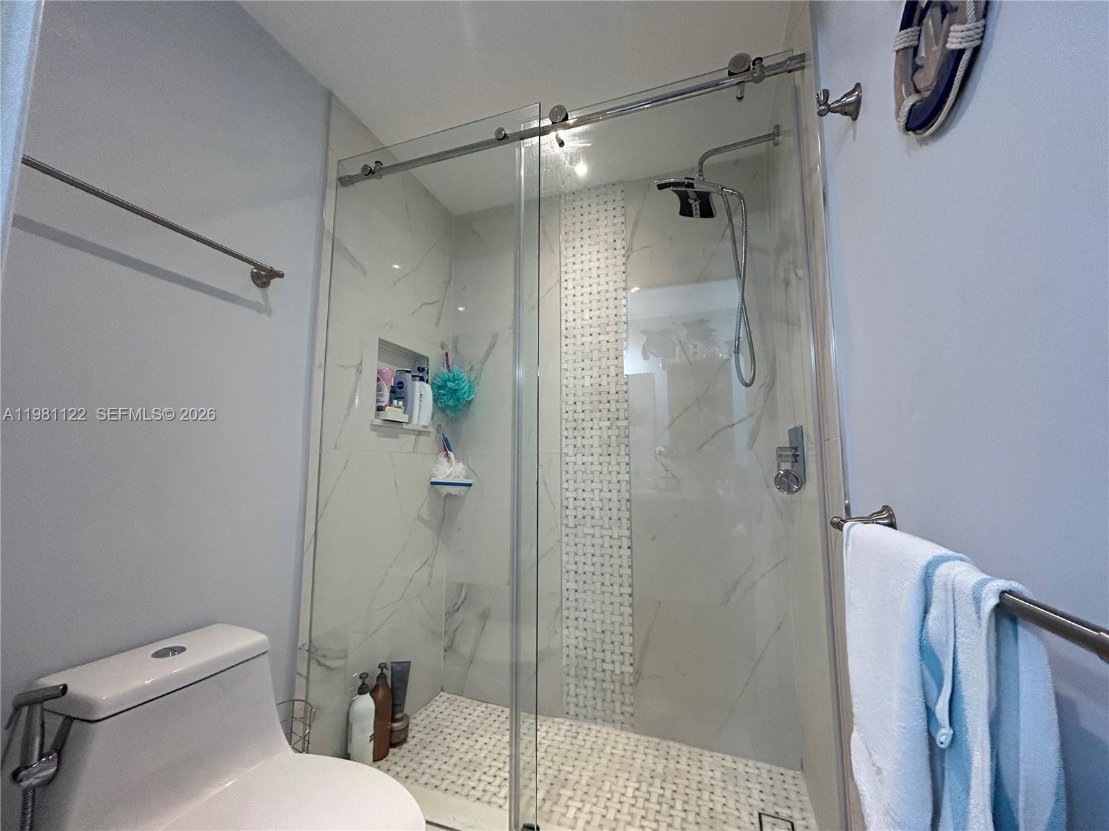 SUNSET CONDOR PH I - Residential Lease