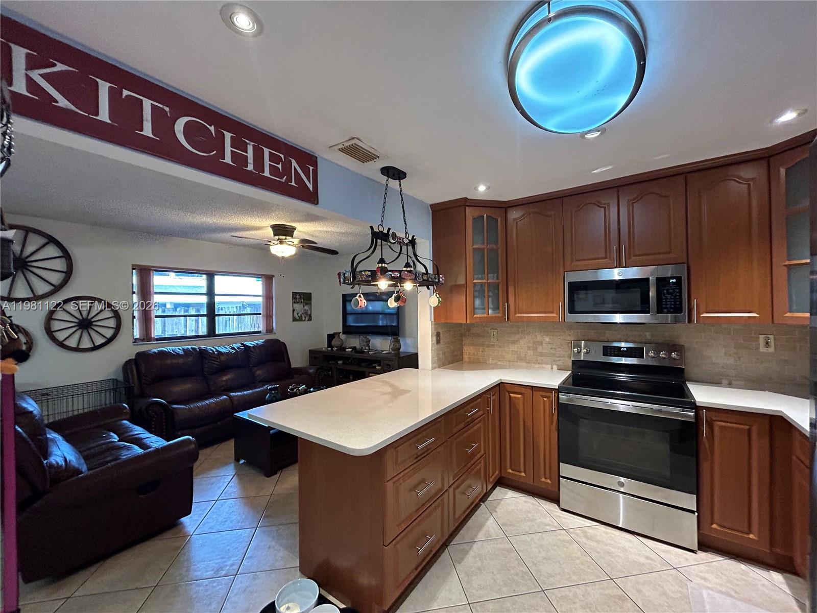 SUNSET CONDOR PH I - Residential Lease