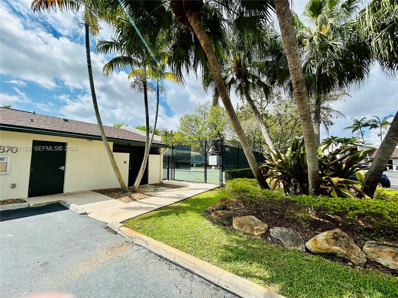 SUNSET CONDOR PH I - Residential Lease