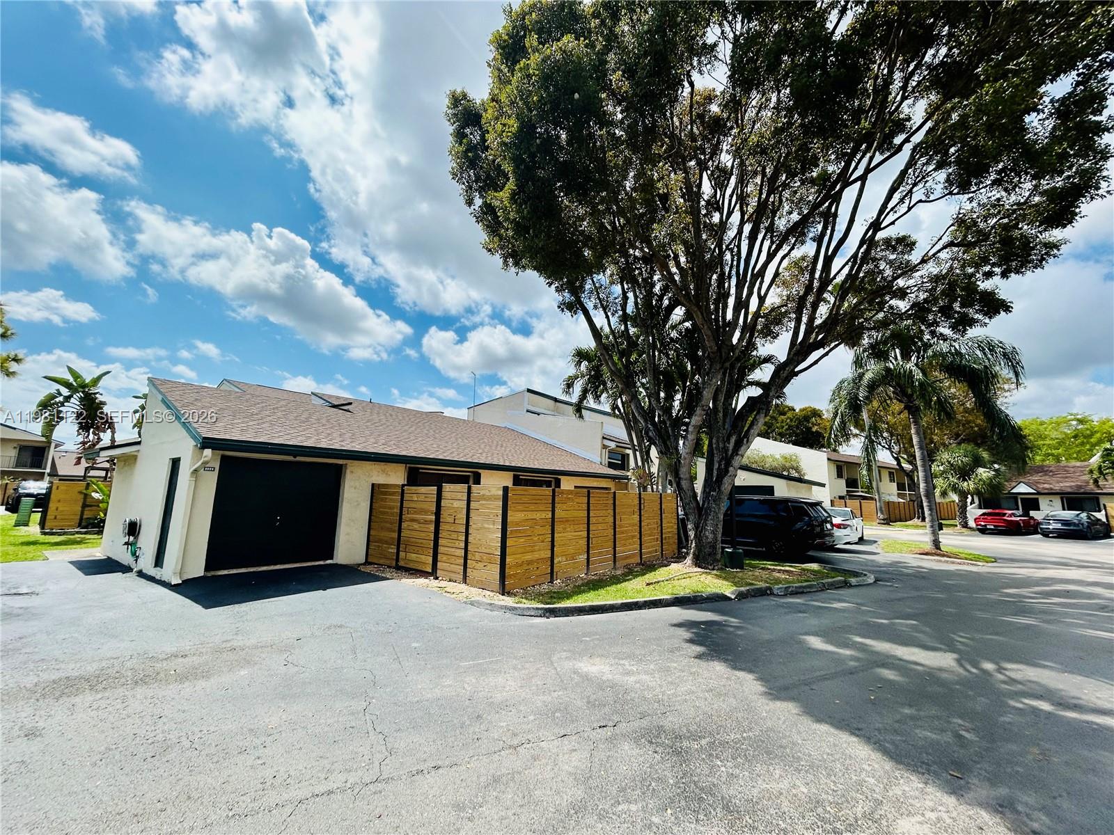 SUNSET CONDOR PH I - Residential Lease