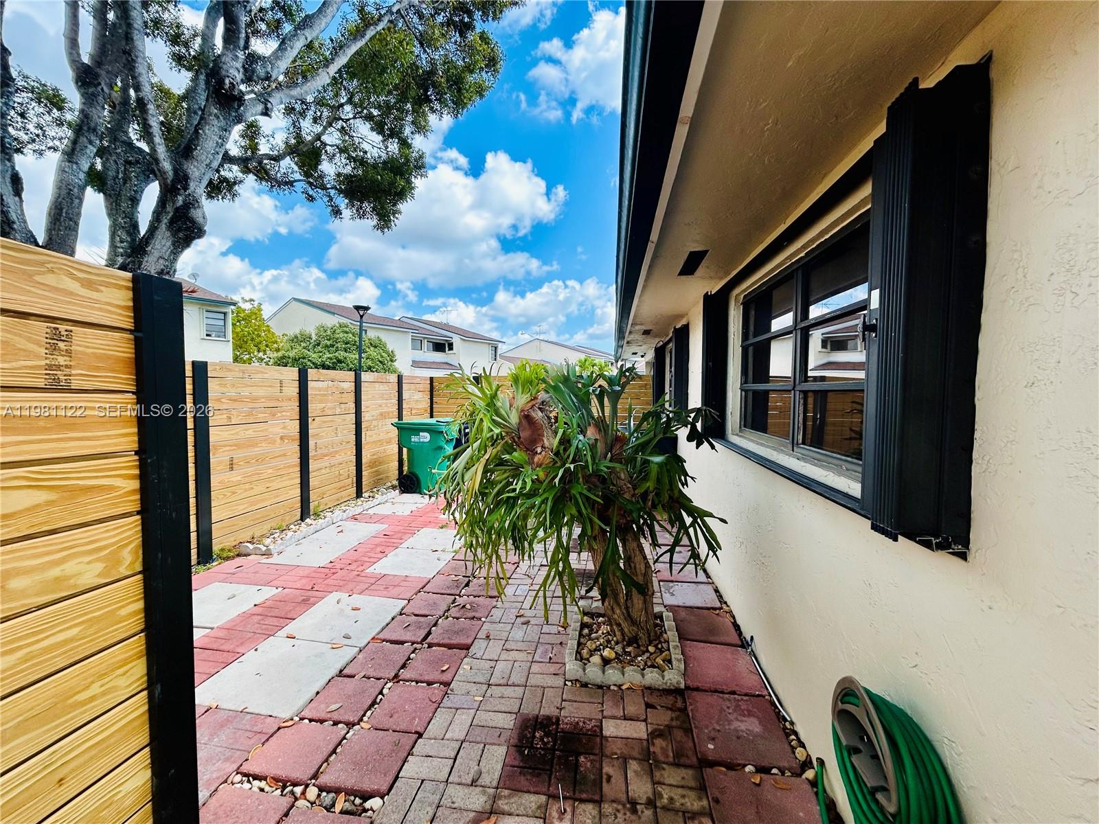 SUNSET CONDOR PH I - Residential Lease