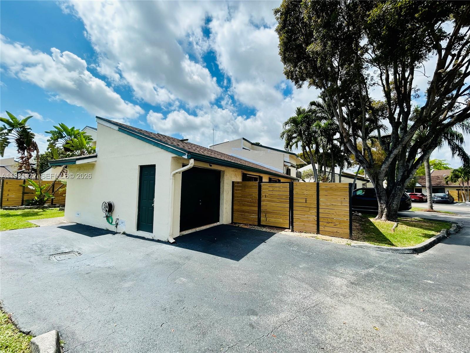 SUNSET CONDOR PH I - Residential Lease