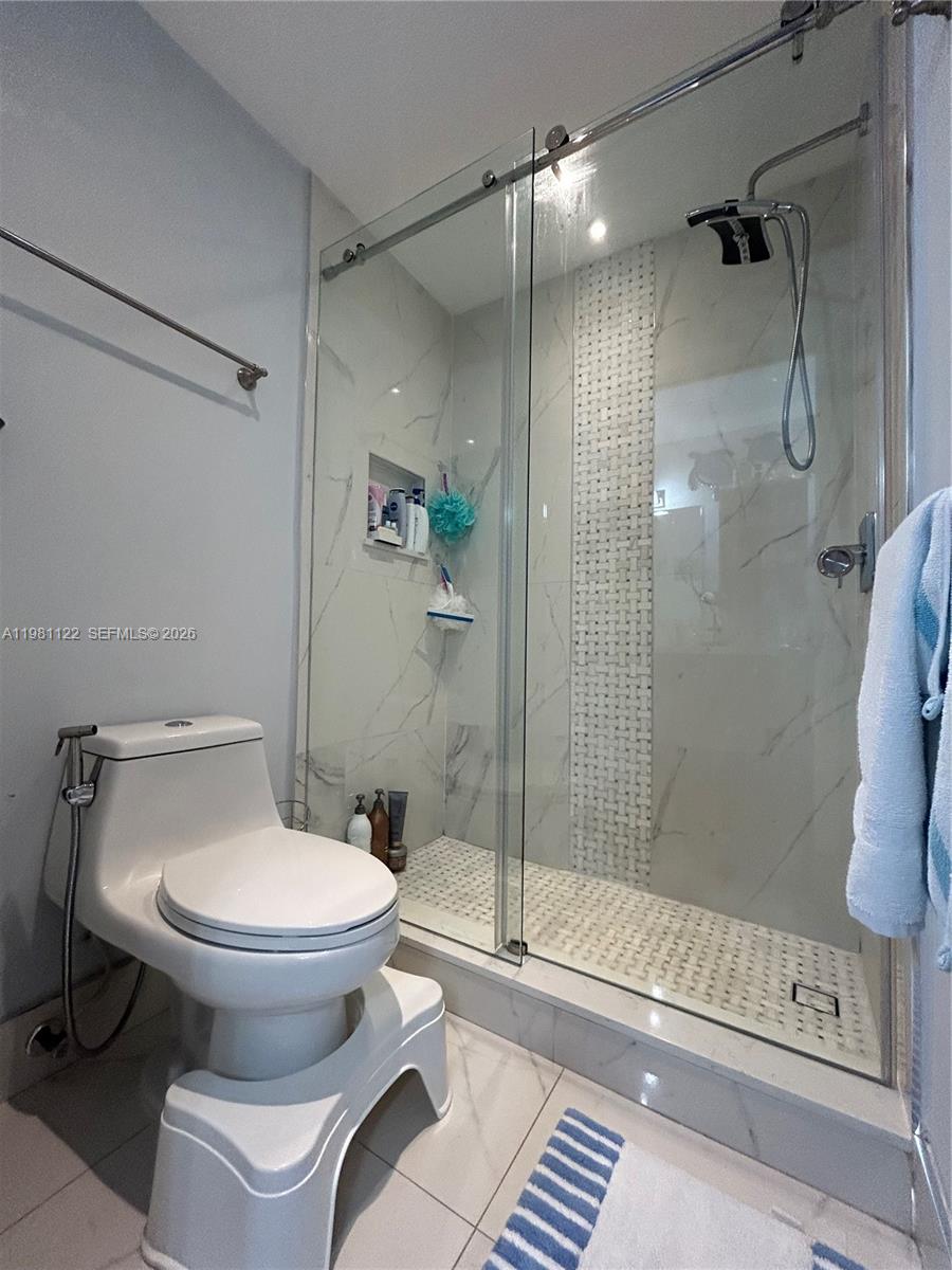 SUNSET CONDOR PH I - Residential Lease