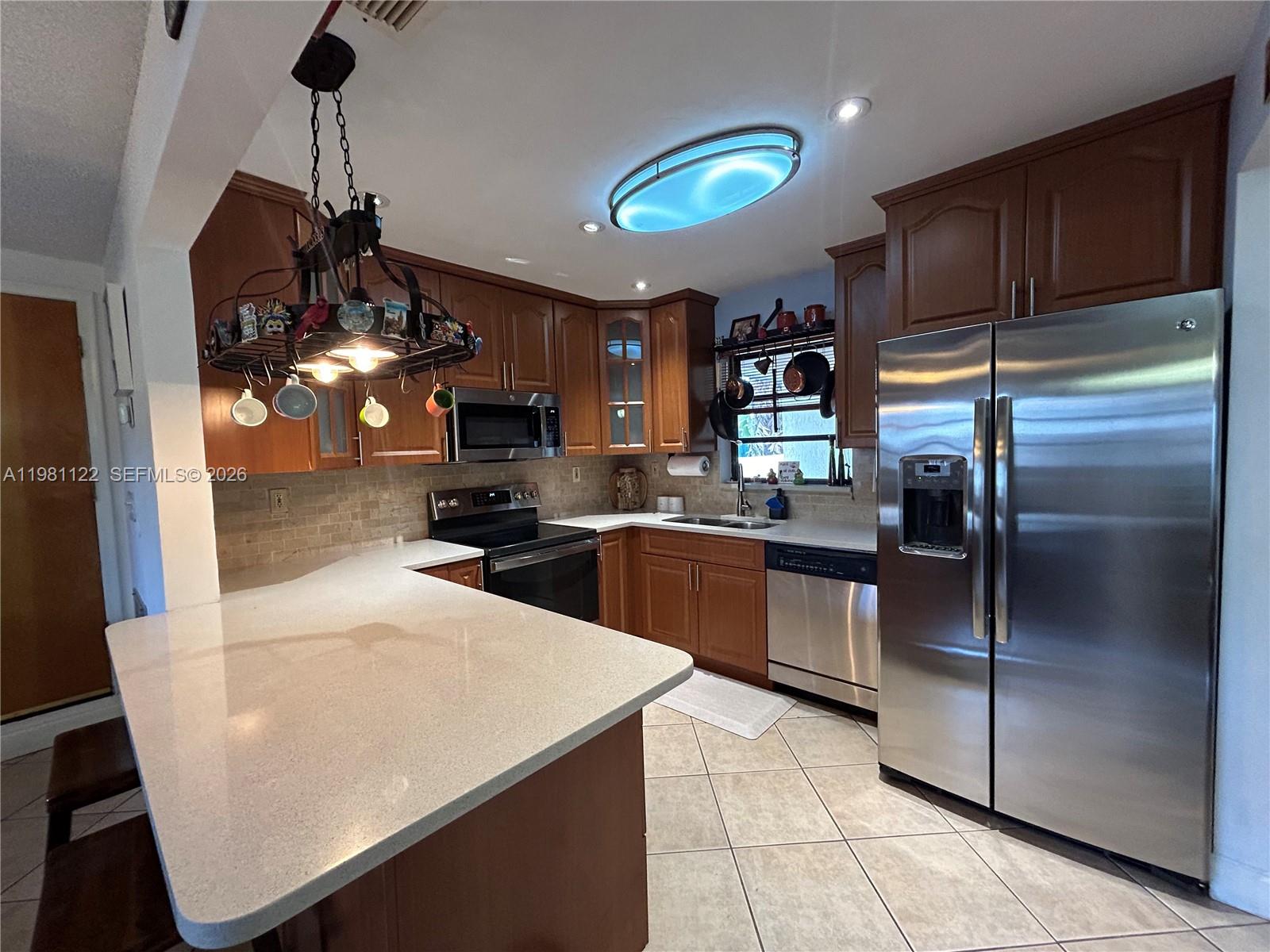 SUNSET CONDOR PH I - Residential Lease