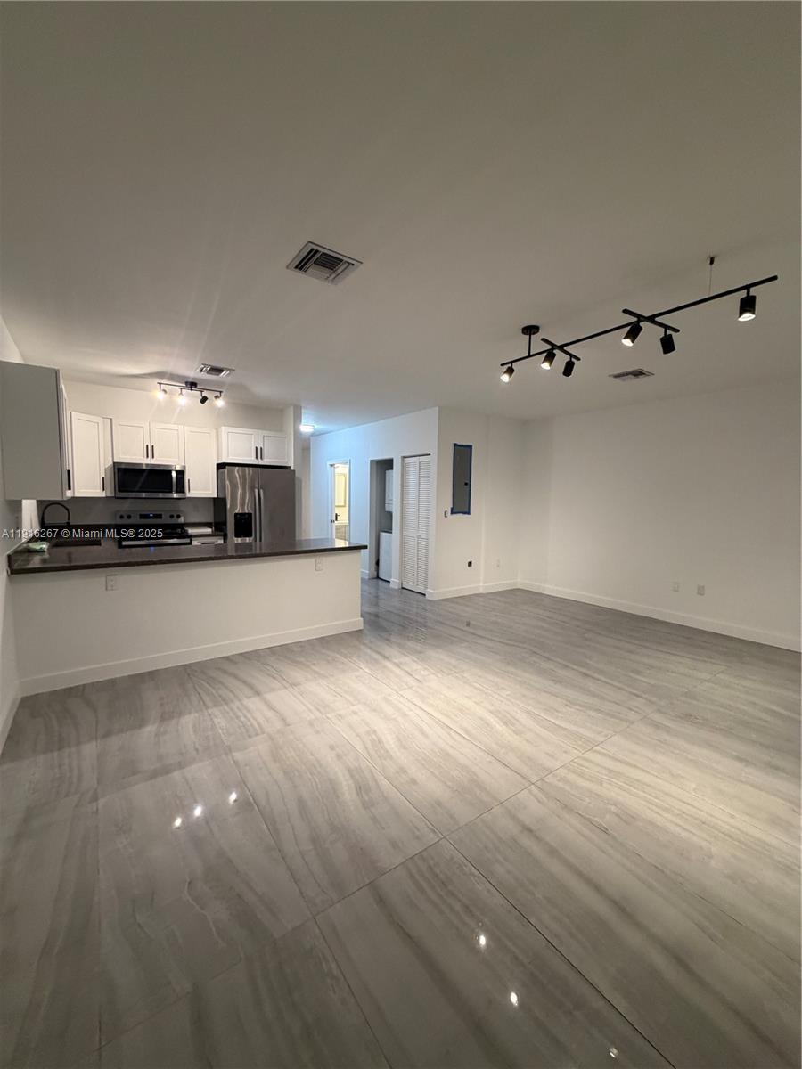 GOLDEN HEIGHTS 4-9 - Residential Lease