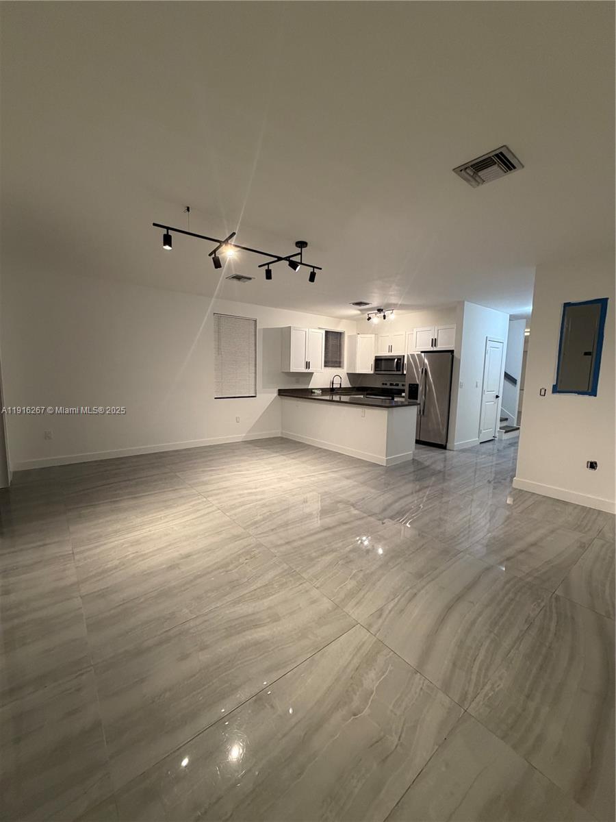 GOLDEN HEIGHTS 4-9 - Residential Lease