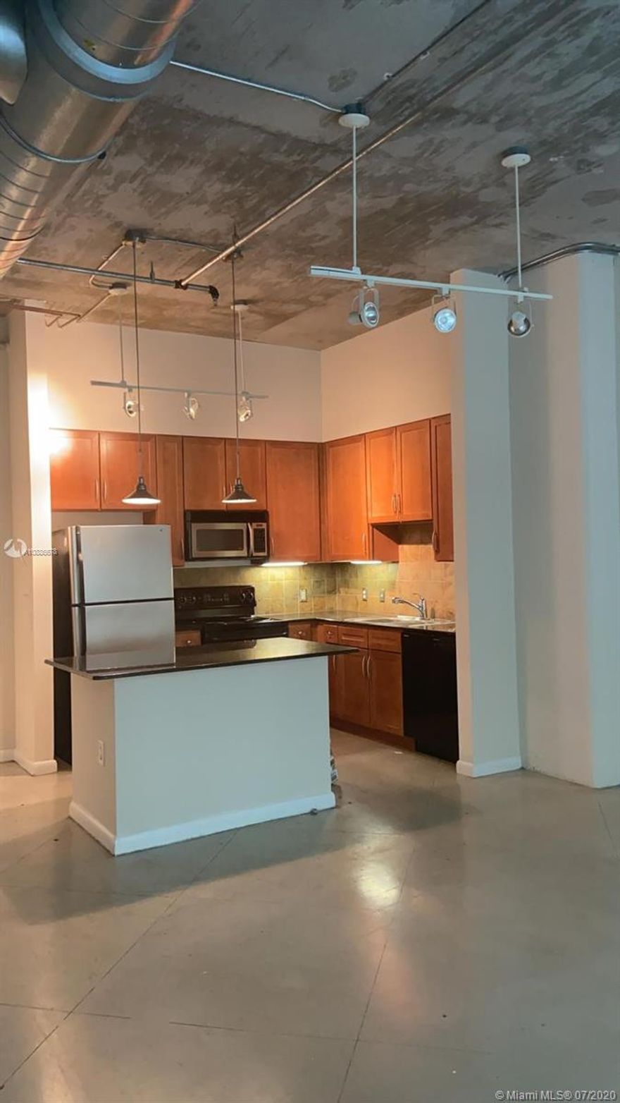 GREAT APARTMENT FOR RENT EXCELLENT LOCATION NEAR RESTAURANTS, SHOPS, THEATER AND MUCH MORE