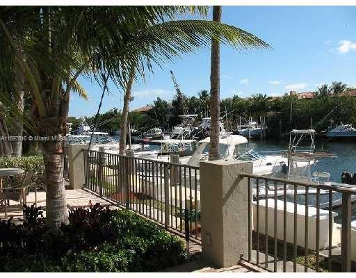 90 Edgewater Dr 505