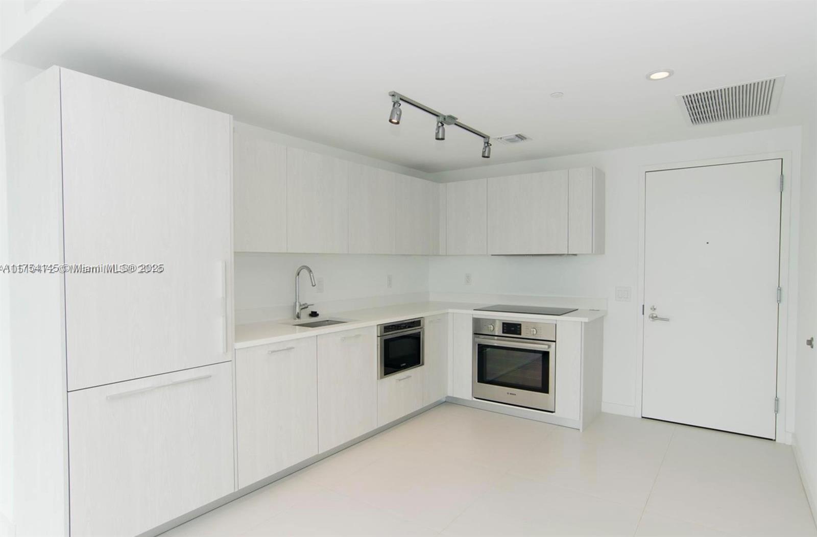 501 NE 31st St 2009