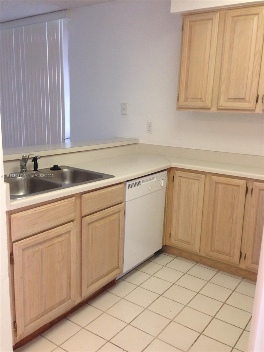 UNIVERSITY INN CONDO - Residential Lease