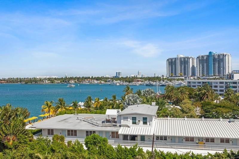LIVE THE MIAMI BEACH DREAM! GORGEOUS VIEW OF BISCAYNE BAY AND SUNSET HARBOUR. NEXTDOOR TO THE STANDARD HOTEL. JOG THE VENETIAN CAUSEWAY! WALK TO ALL SUNSET HARBOUR AND LINCOLN RD HAS TO OFFER! RECENTLY RENOVATED UNIT THIS WATERFRONT BOUTIQUE BUILDING IS AN IDEAL LOCATION. CLOSE TO EVERYTHING BUT IN IT'S OWN WORLD. A QUIET AND WELL-MAINTAINED BUILDING THAT WELCOMES YOU WITH 24/7 FRONT DESK. YOU'LL BE GRATEFUL TO CALL THIS HOME! LIVE HERE NOW!