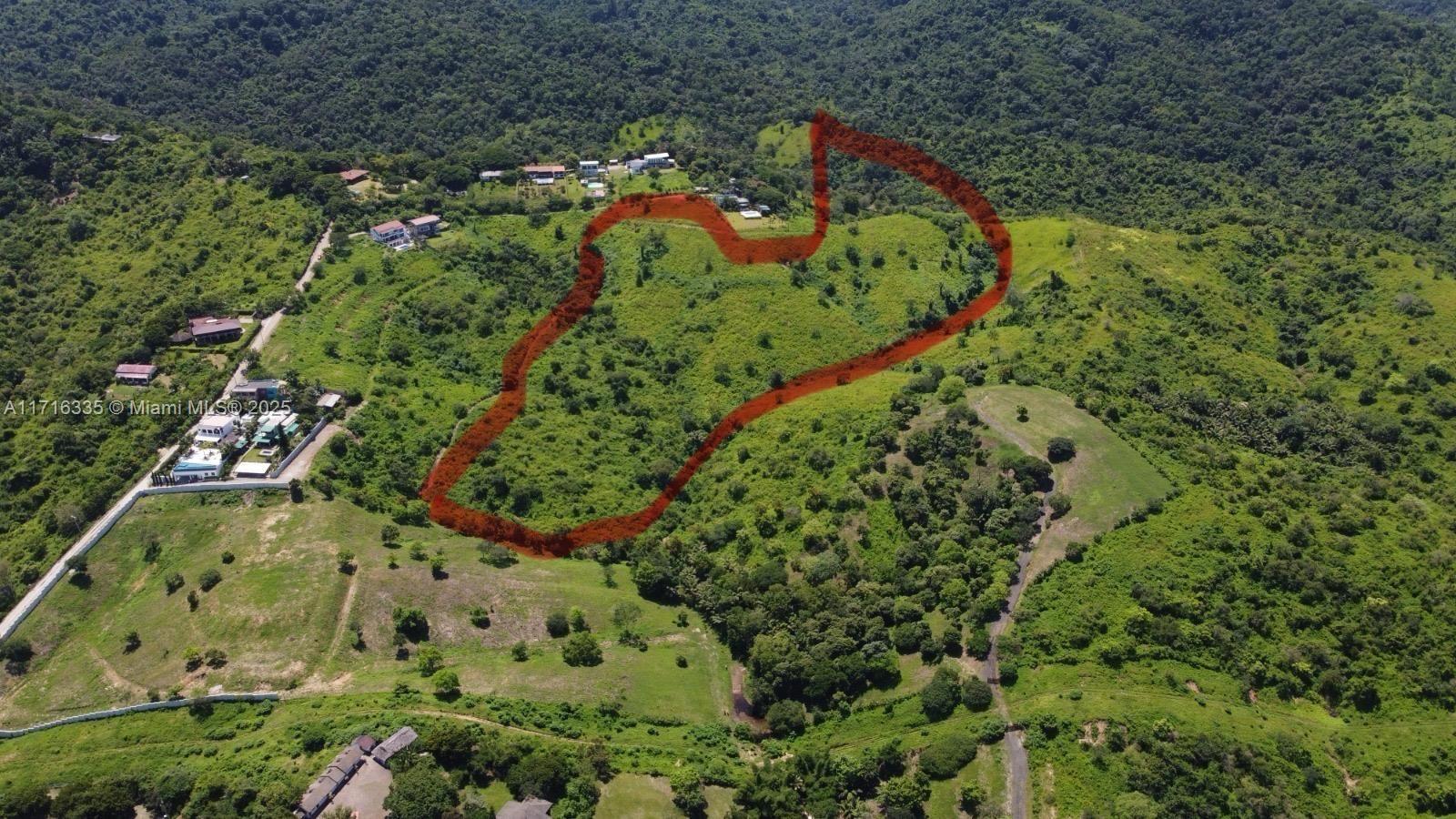 This impressive 22.500-acre property, with an amazing view of the ocean & beautiful high mountains, offers a stellar investment opportunity. It is strategically positioned with convenient road access, making it ideal for various development projects, such as condos, townhouses, single-family homes, or resort-style properties. It is located in a rapidly growing tourist destination, the land is perfectly situated for those looking to enjoy a vacation spot or a tranquil retirement, capitalizing on the increasing demand for real estate in this picturesque mountain and ocean locale. San José & its neighboring towns are currently hot spots for many European, Canadian & US expats looking to retire in Ecuador whose official currency is the US Dollar & where their money goes a whole lot further!