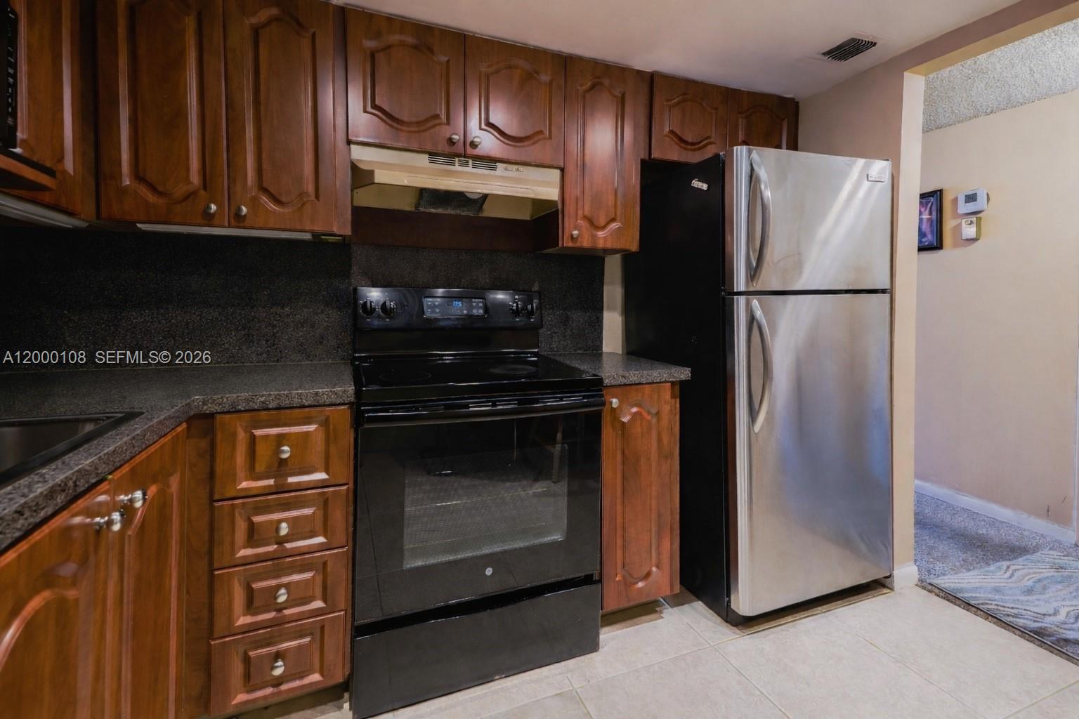 HALLMARK OF HOLLYWOOD CON - Residential Lease