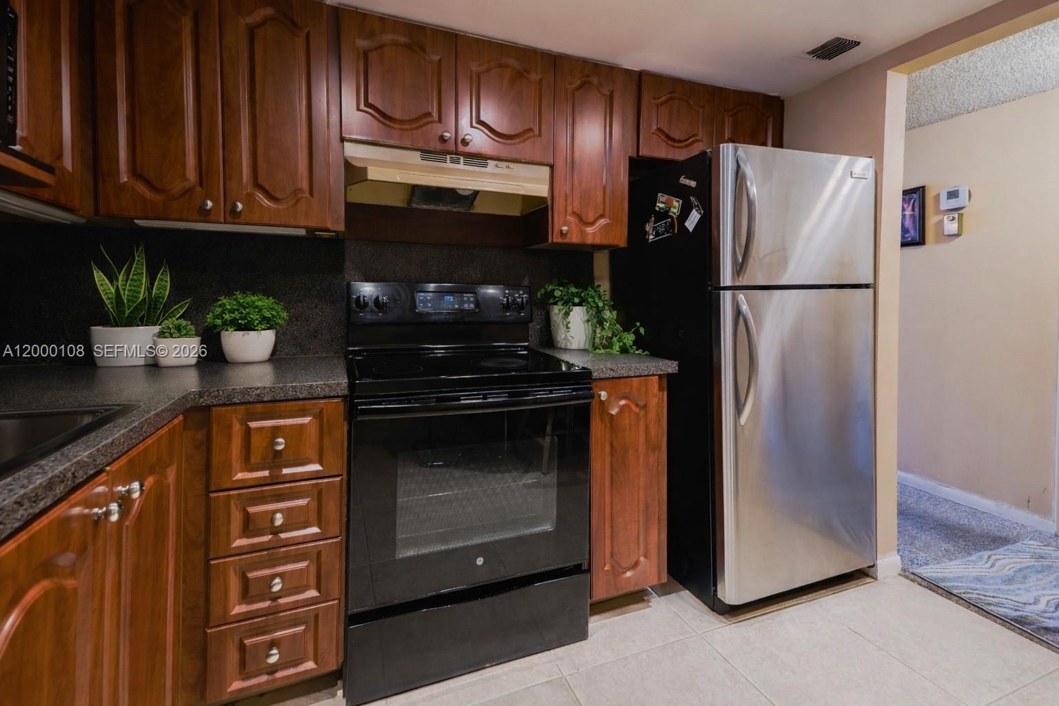 HALLMARK OF HOLLYWOOD CON - Residential Lease