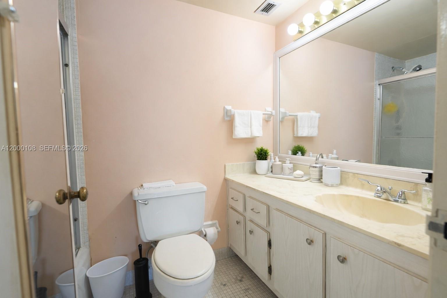 HALLMARK OF HOLLYWOOD CON - Residential Lease